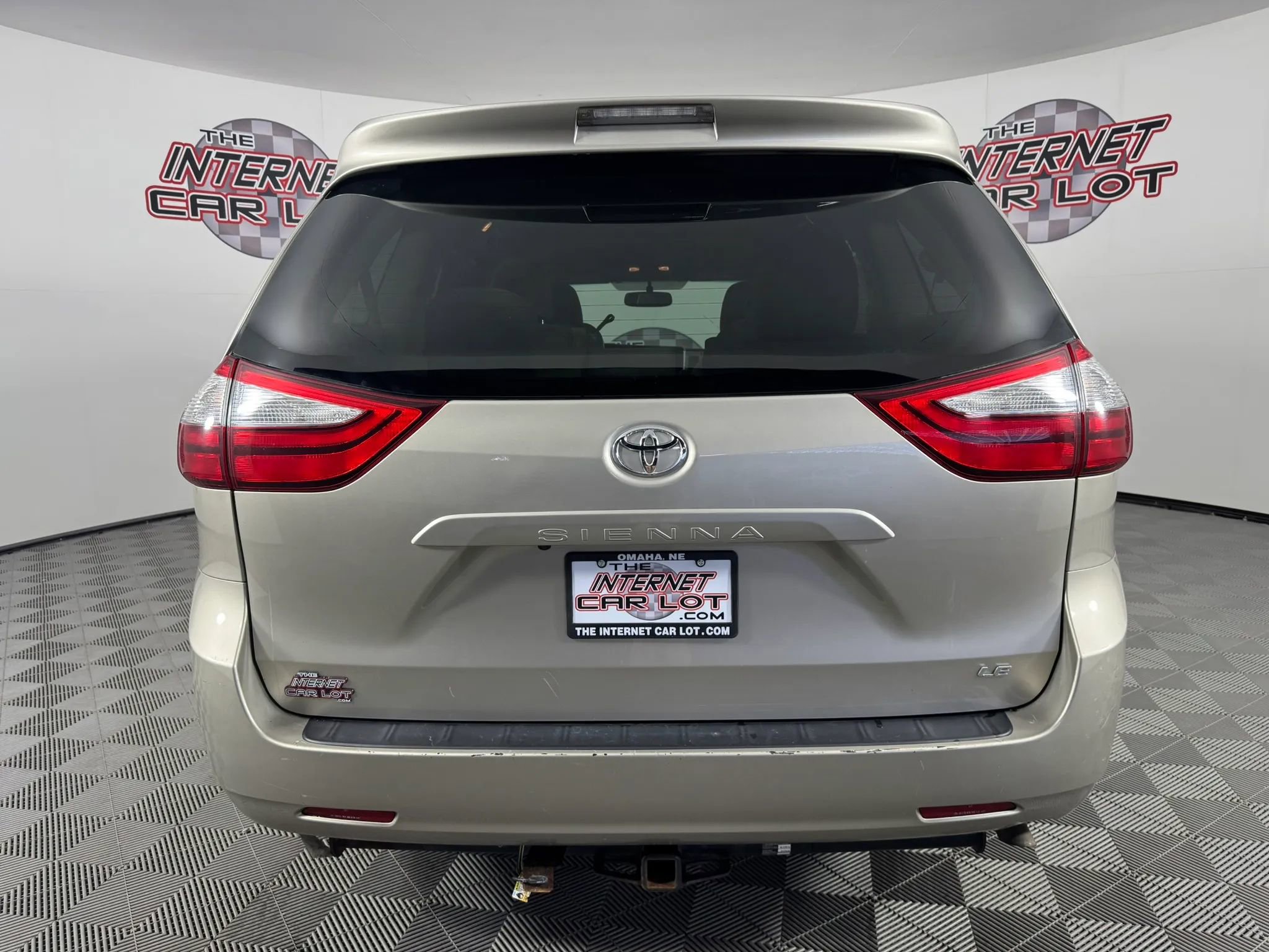 Used 2015 Toyota Sienna LE image 4