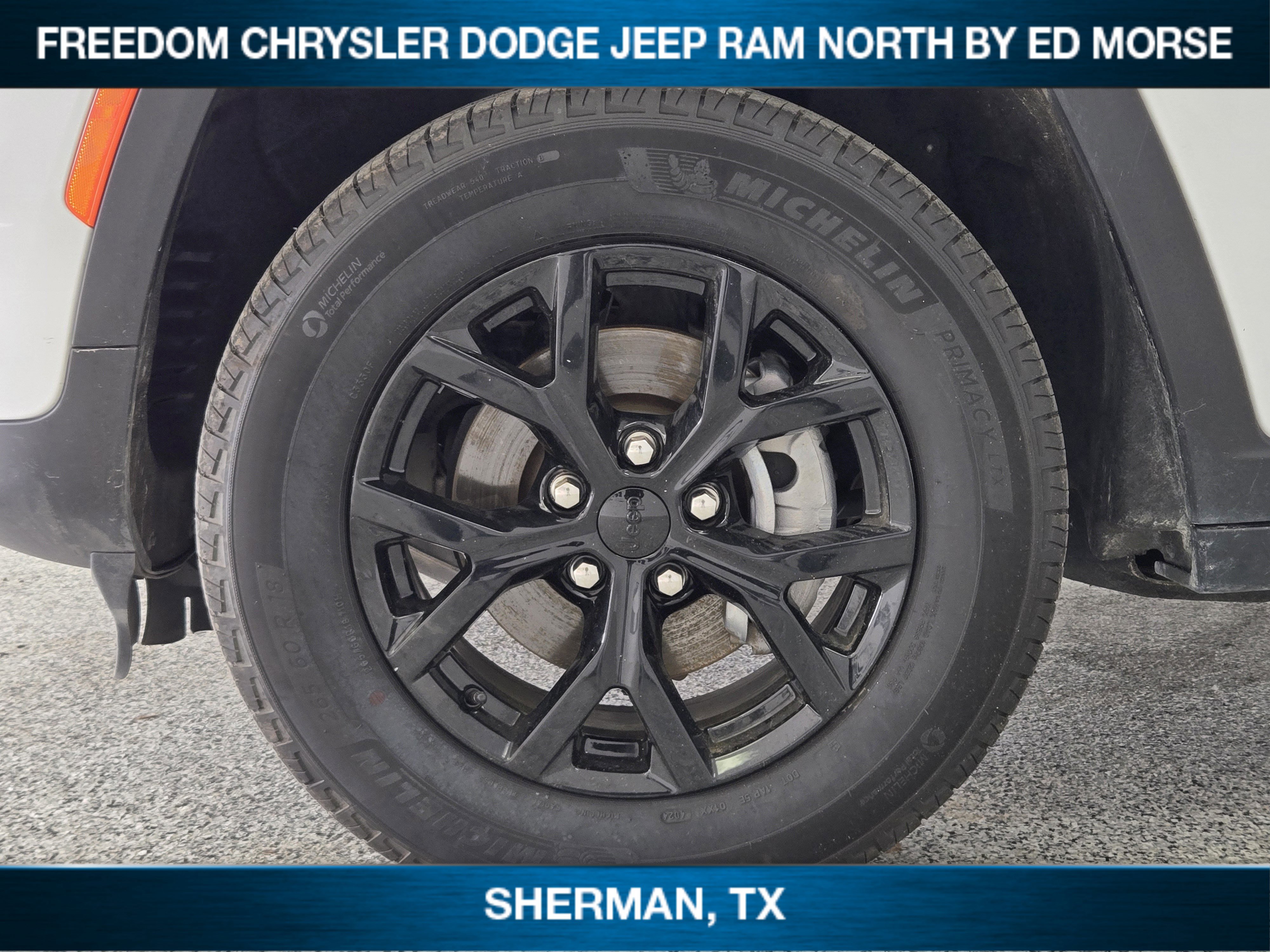Used 2025 Jeep Grand Cherokee Altitude AWD/4WD image 7
