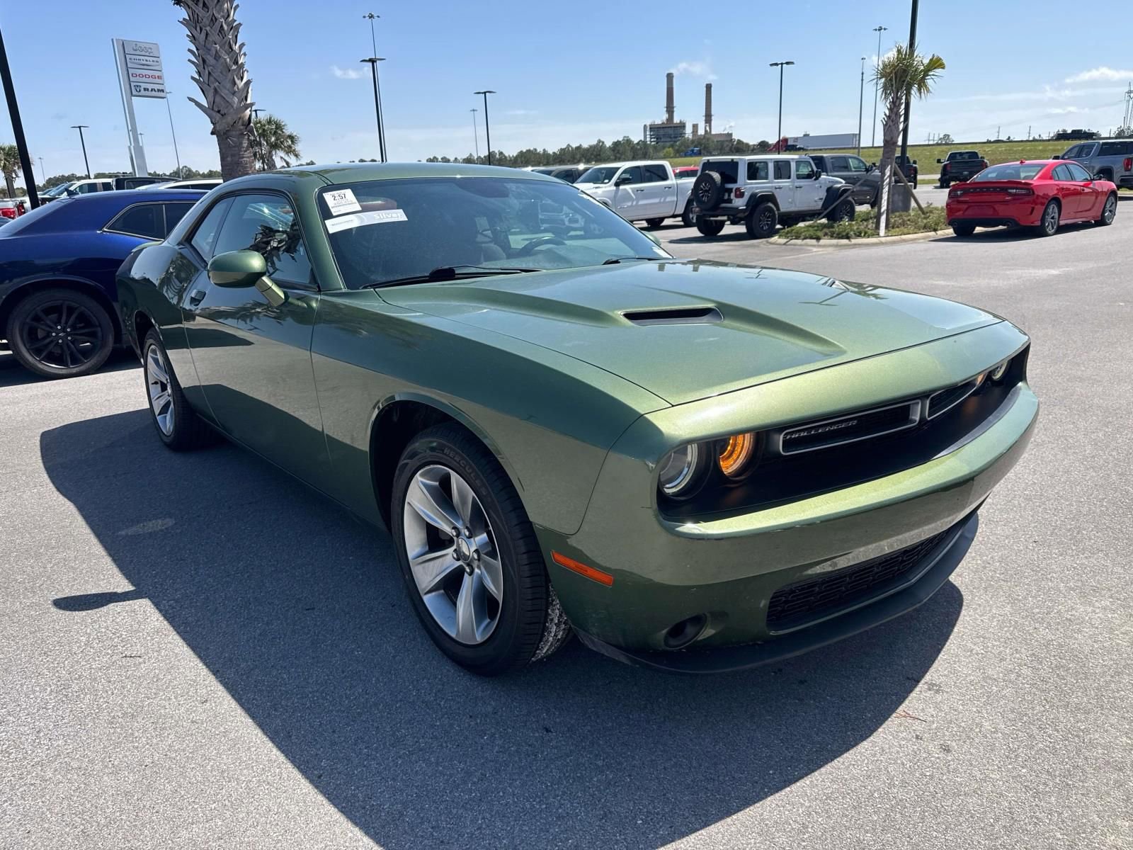 Used 2019 Dodge Challenger SXT image 1