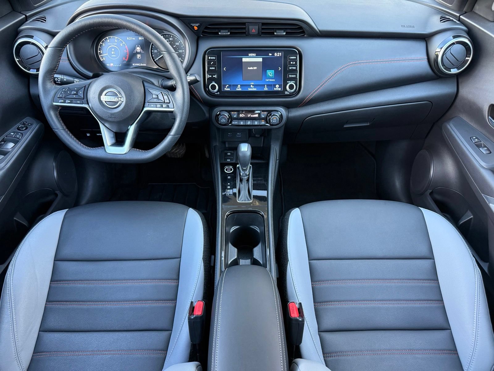 Used 2023 Nissan Kicks SR w/ SR Premium Package FWD image 19