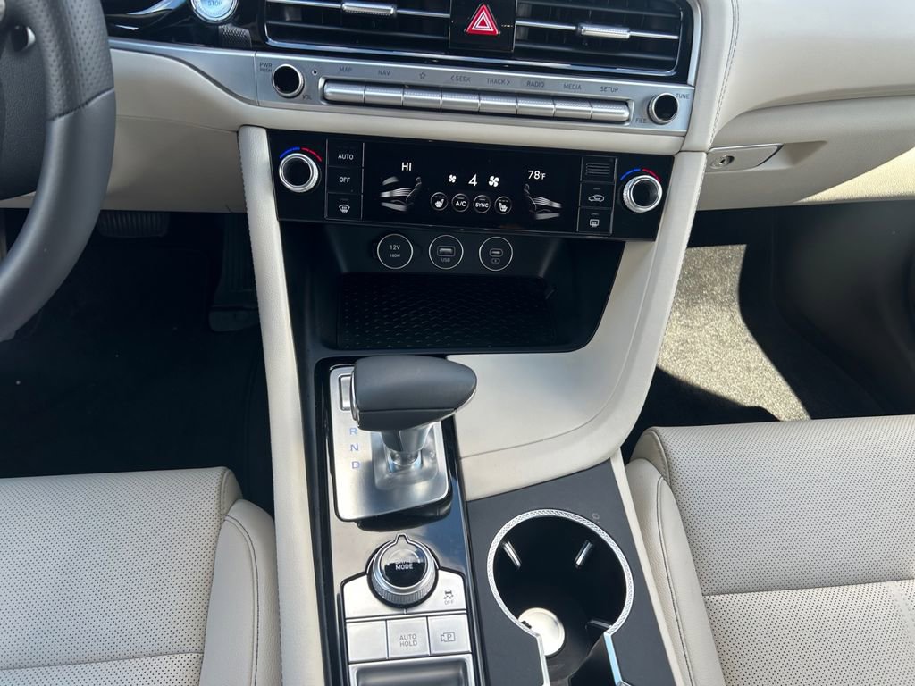 Used 2026 Genesis G70 2.5T image 11