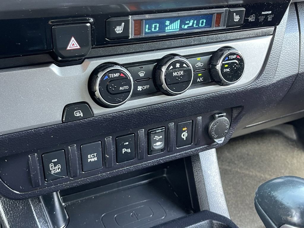 Used 2016 Toyota Tacoma Limited w/ Towing Package RWD image 27