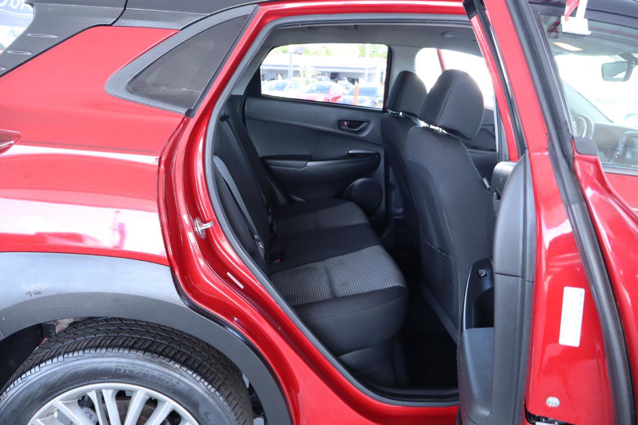 Used 2018 Hyundai Kona SEL FWD image 31