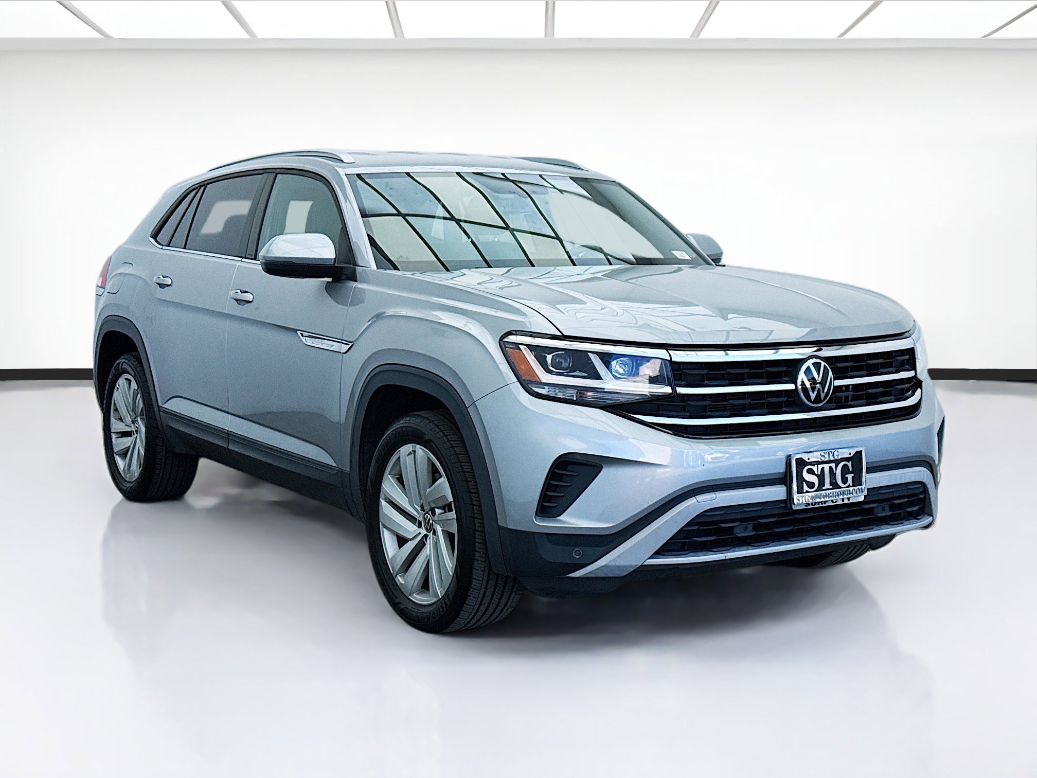 Used 2021 Volkswagen Atlas Cross Sport SE w/ Luggage Net & Mats Package image 3