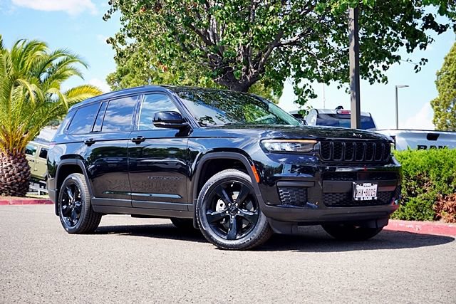 Used 2023 Jeep Grand Cherokee L Altitude AWD/4WD image 2