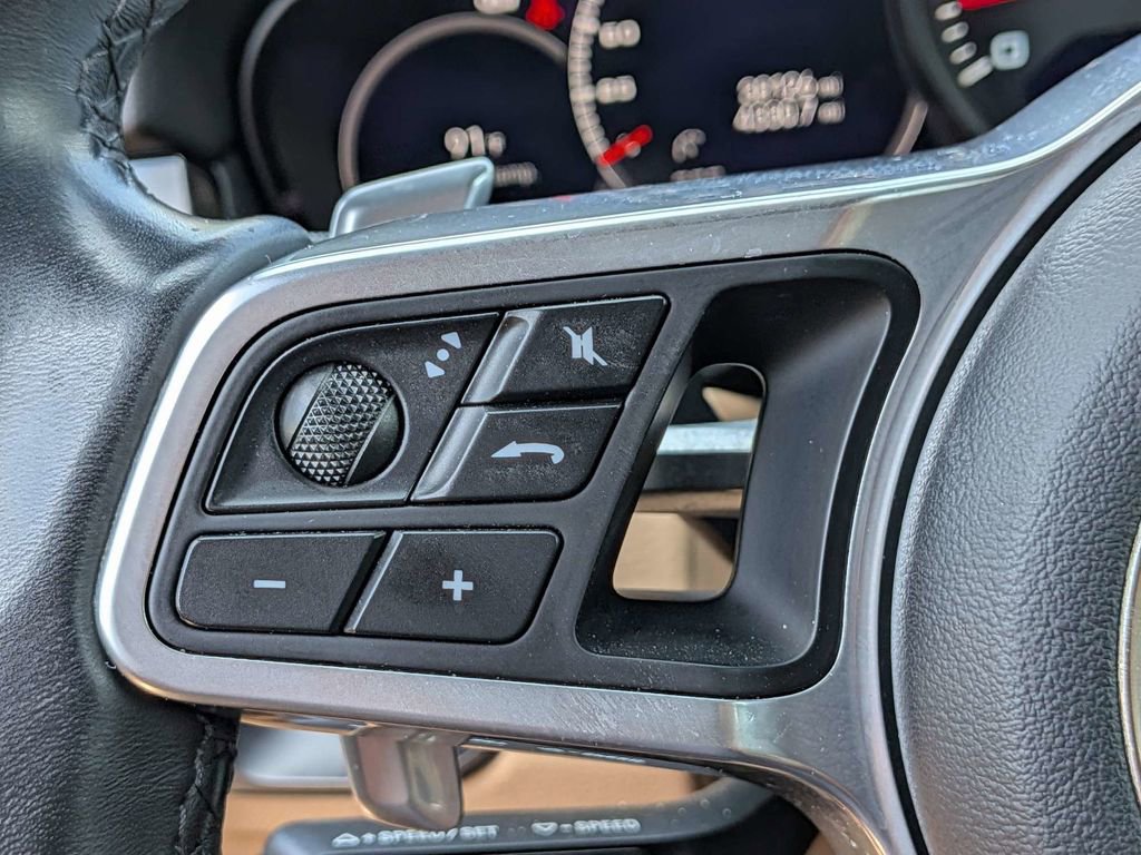 Used 2022 Porsche Cayenne Platinum Edition AWD/4WD image 26