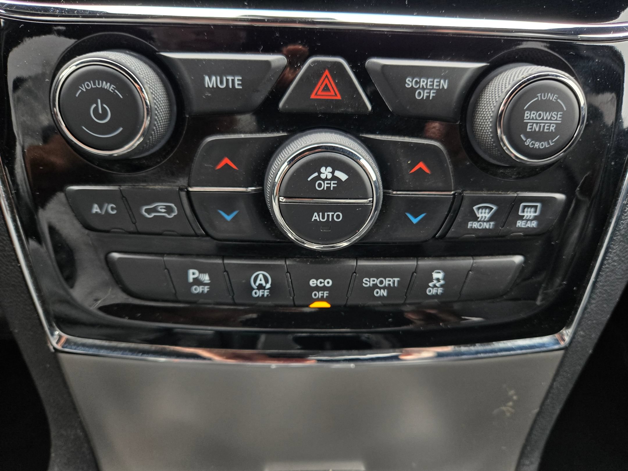 Used 2019 Jeep Grand Cherokee Limited w/ Luxury Group II AWD/4WD image 29