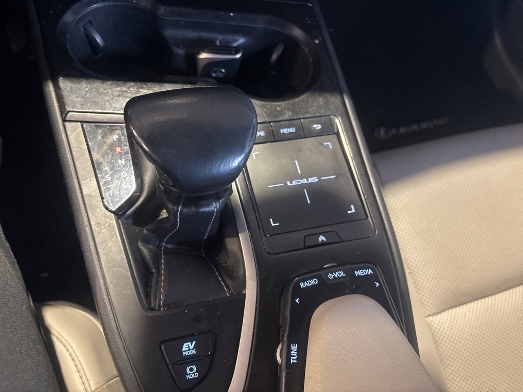 Used 2020 Lexus UX 250h w/ Premium Package image 19