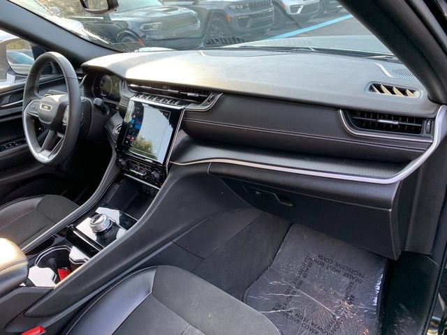 Used 2023 Jeep Grand Cherokee Altitude AWD/4WD image 11