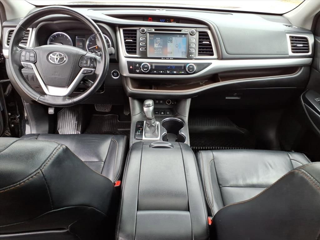 Used 2017 Toyota Highlander XLE image 28
