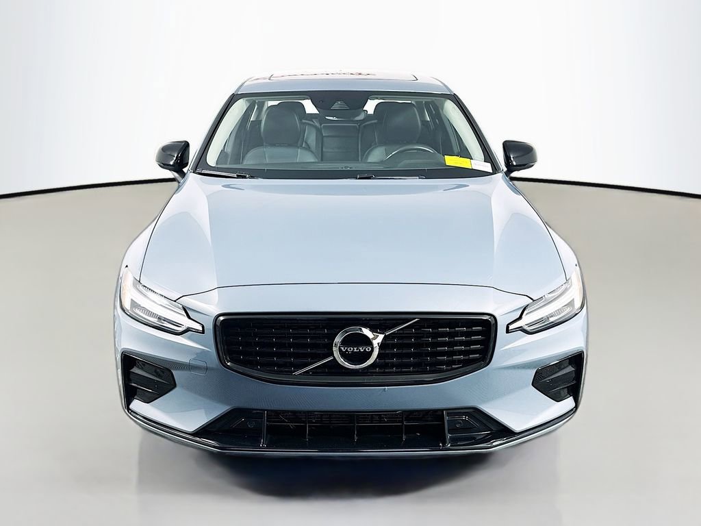 Used 2022 Volvo S60 B5 Momentum image 2