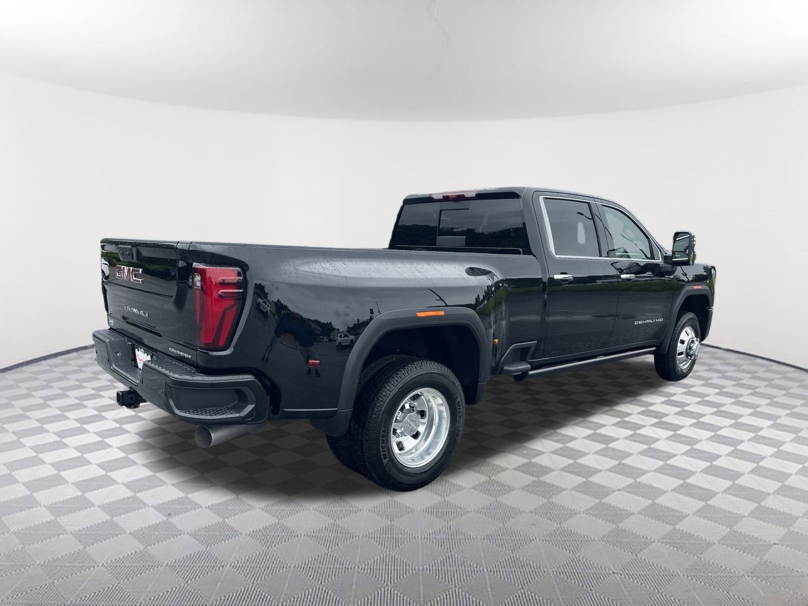 New 2026 GMC Sierra 3500 Denali w/ Denali Reserve Package image 7