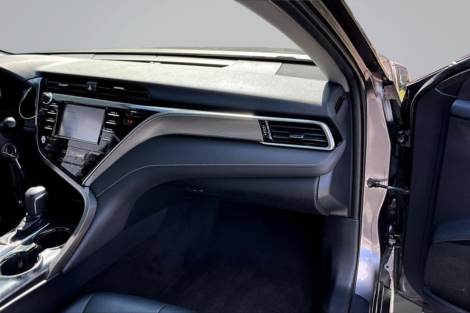 Used 2018 Toyota Camry SE FWD image 23