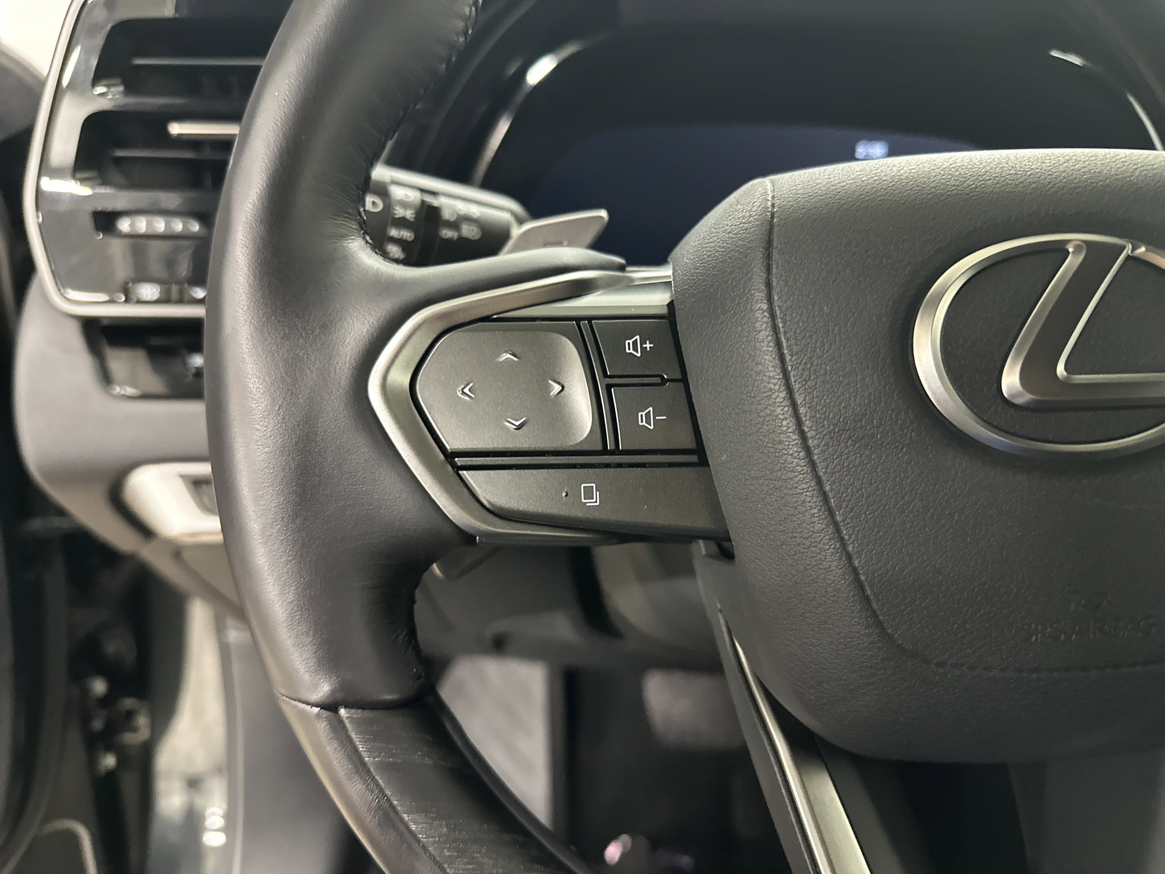 Certified 2025 Lexus RX 450h 450h+ Luxury w/ Convenience Package image 16