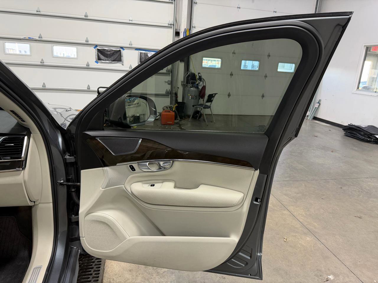 Used 2018 Volvo XC90 T6 Momentum w/ Convenience Package image 32