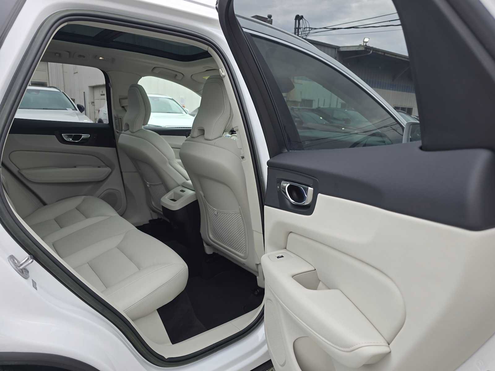 Used 2023 Volvo XC60 B5 Plus w/ Climate Package AWD/4WD image 13