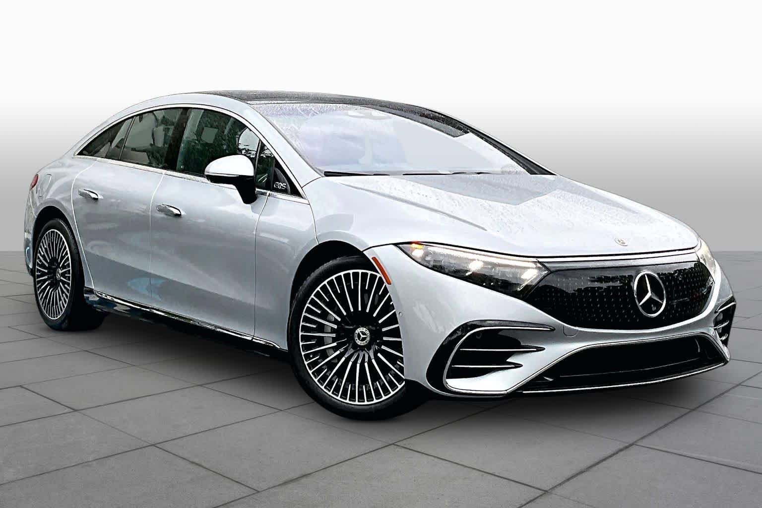 Used 2022 Mercedes-Benz EQS 580 4MATIC Sedan image 2