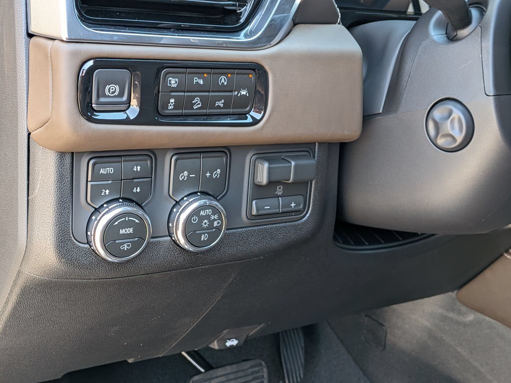 New 2026 GMC Yukon Denali Ultimate AWD/4WD image 16