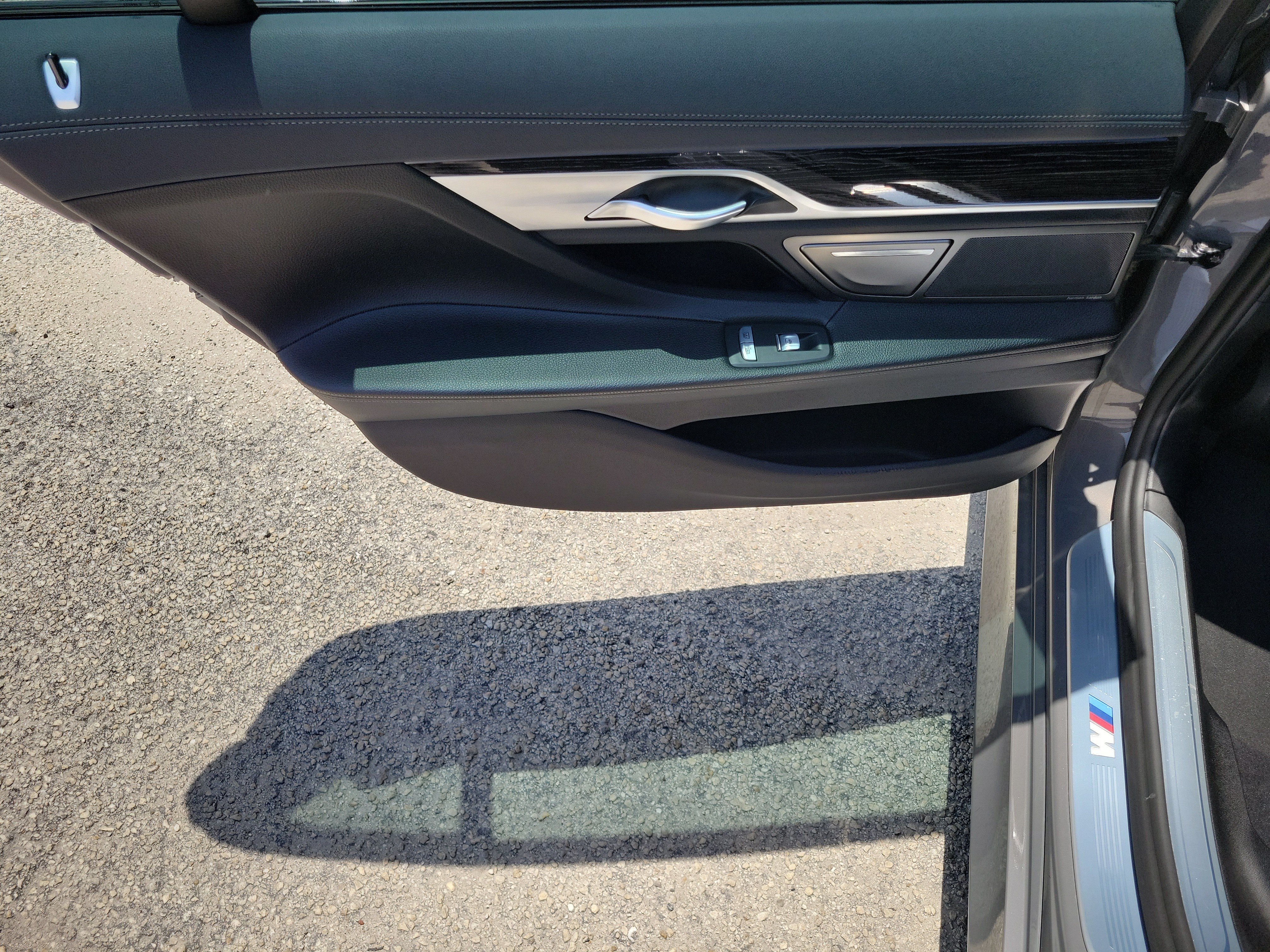 Used 2022 BMW 740i w/ M Sport Package RWD image 17