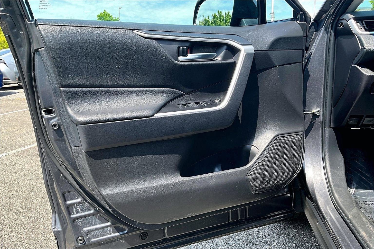Used 2025 Toyota RAV4 XLE AWD/4WD image 21