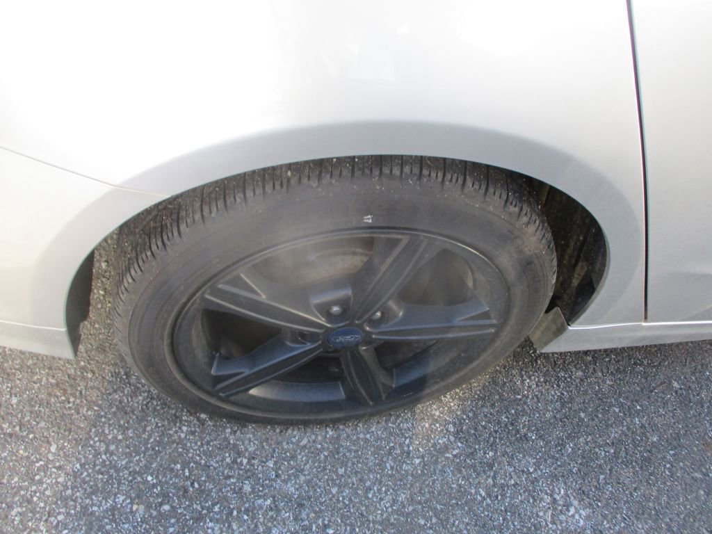 Used 2014 Ford Fusion SE w/ Equipment Group 202A image 4