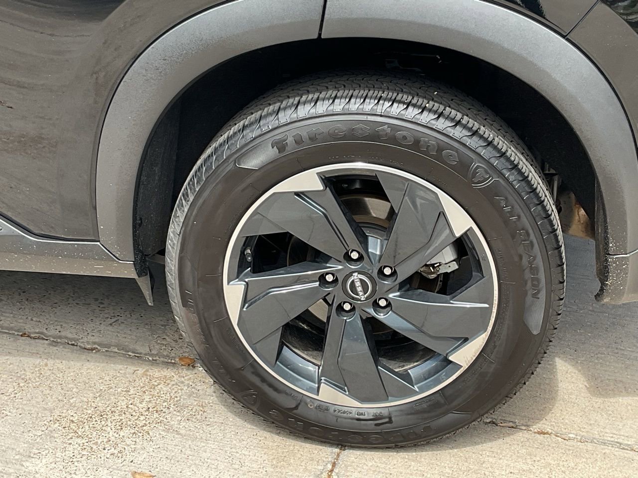 Used 2025 Nissan Rogue SV image 8