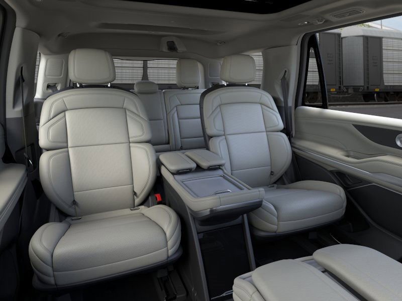 New 2025 Lincoln Navigator Reserve image 11