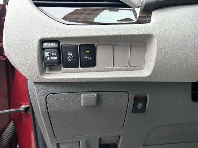 Used 2020 Toyota Sienna XLE w/ XLE Navigation Package AWD/4WD image 23