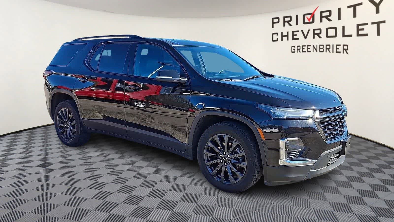 Used 2023 Chevrolet Traverse RS image 2