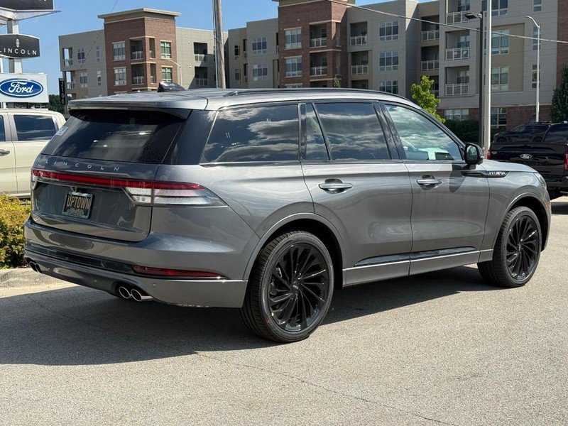 New 2027 Lincoln Aviator Reserve w/ Jet Appearance Package AWD/4WD image 3