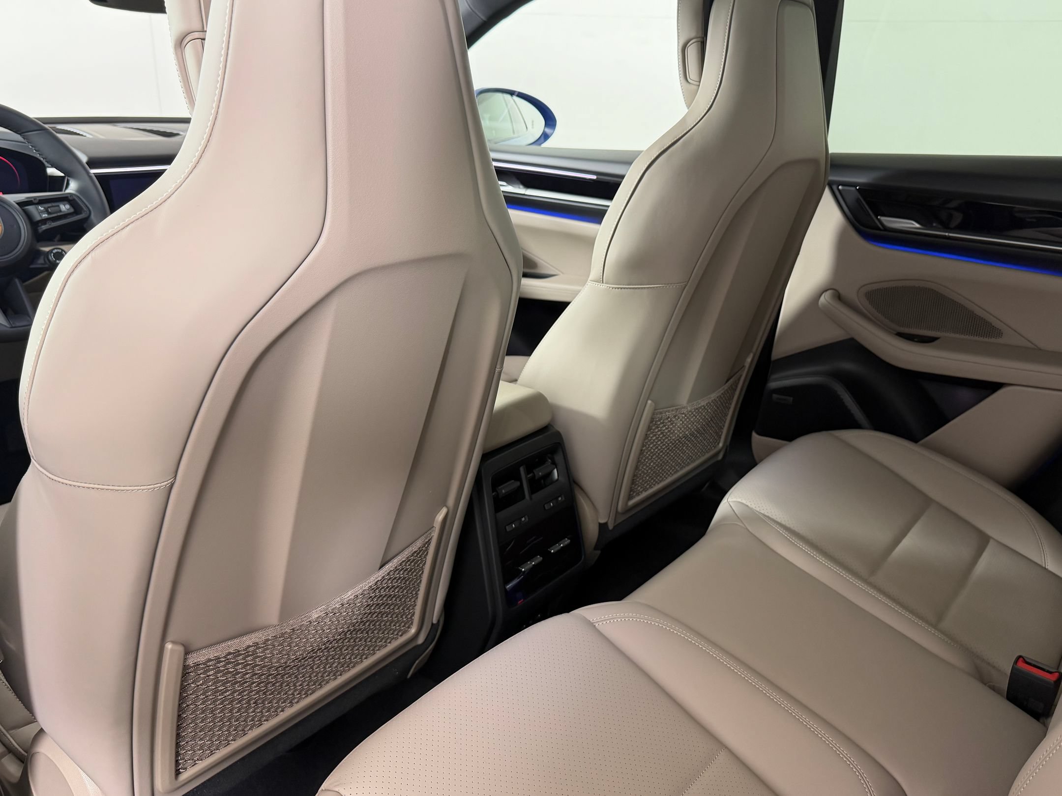 Used 2026 Porsche Macan Electric RWD image 28