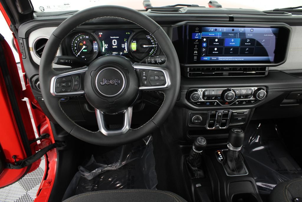 Used 2025 Jeep Wrangler Unlimited Sahara w/ Safety Group AWD/4WD image 10