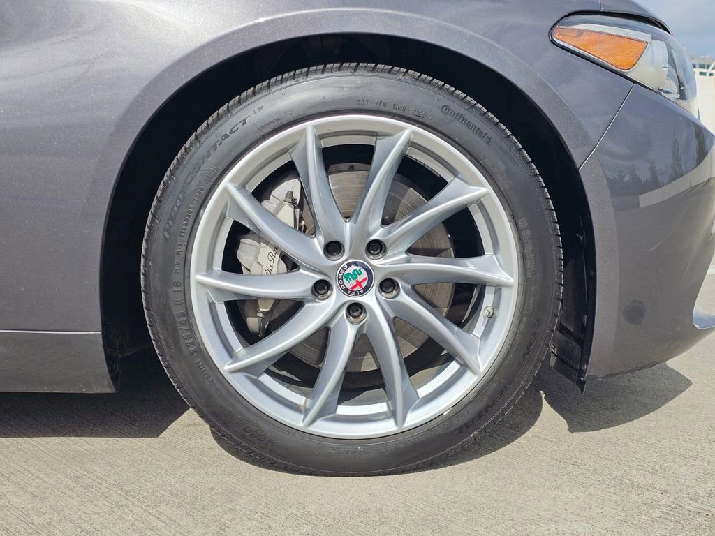 Used 2019 Alfa Romeo Giulia image 9