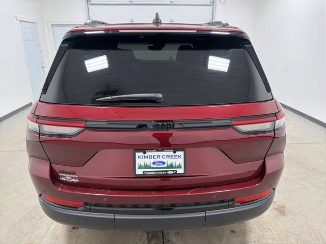 Used 2023 Jeep Grand Cherokee Altitude image 5