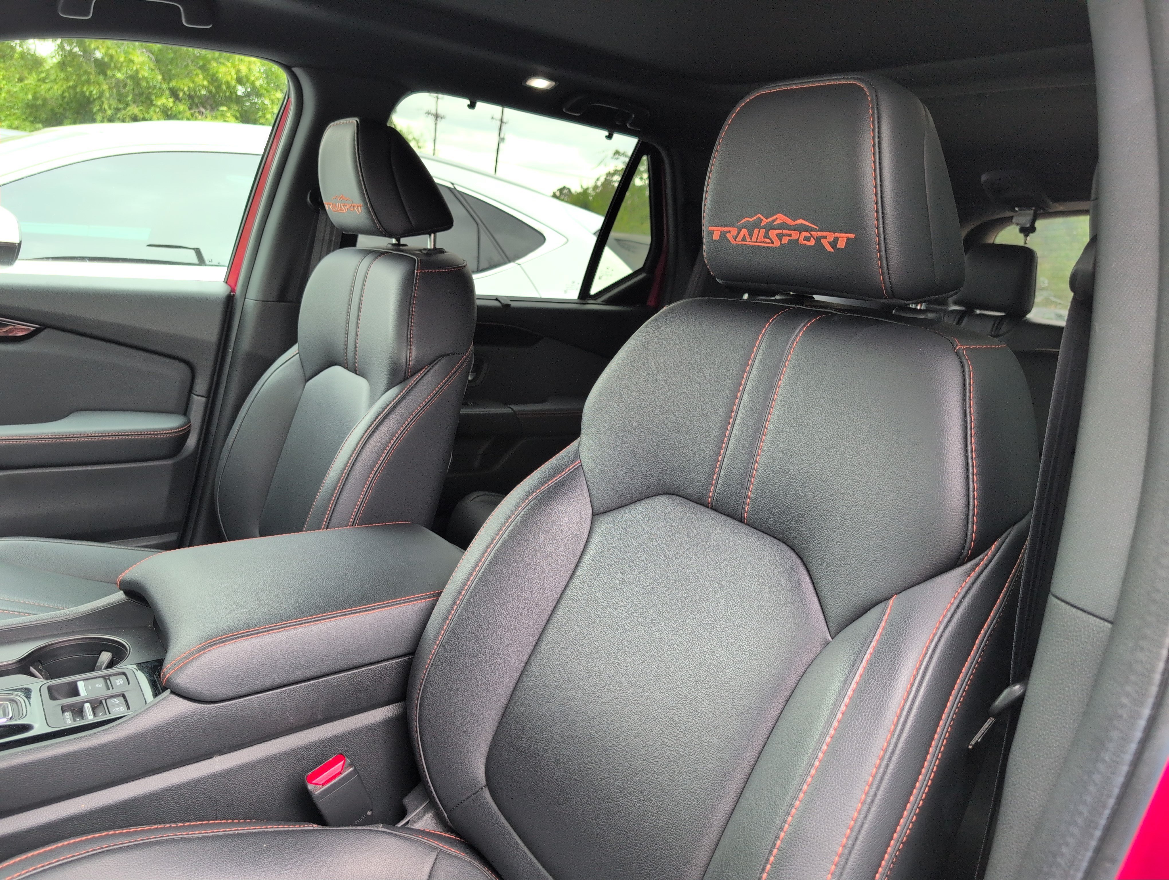 Used 2025 Honda Pilot TrailSport image 5