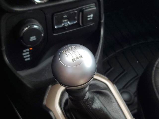 Used 2015 Jeep Renegade Latitude AWD/4WD image 31