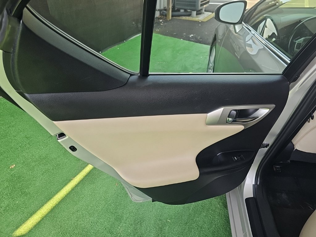 Used 2012 Lexus CT 200h Premium FWD image 35