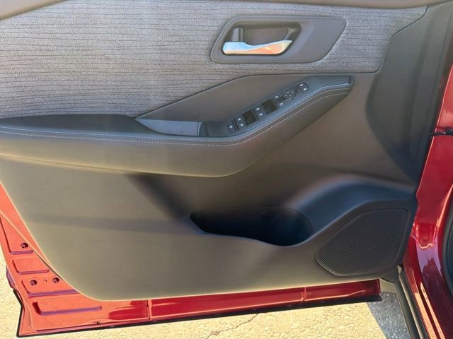 Used 2023 Nissan Rogue SV image 11