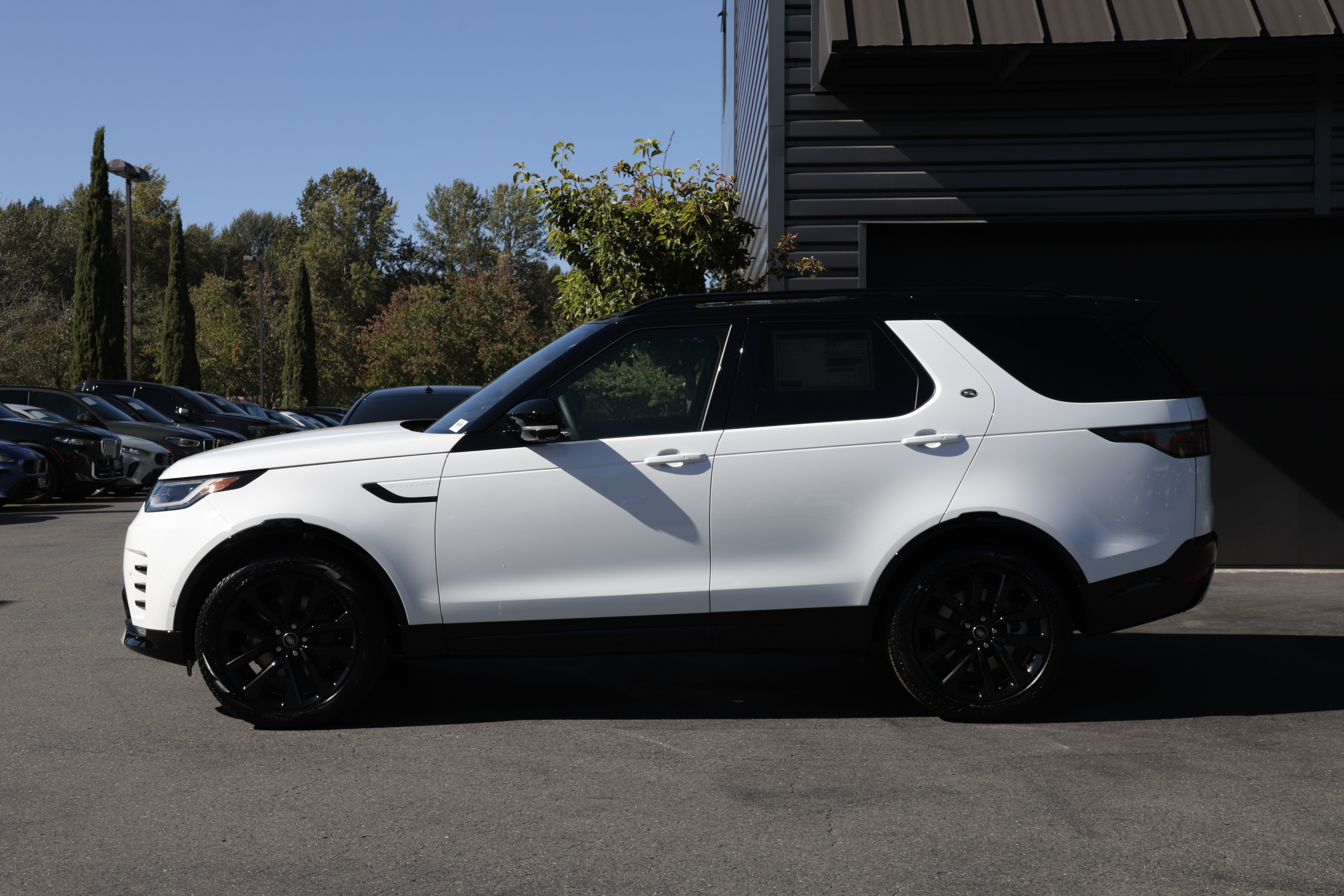 New 2026 Land Rover Discovery Limited Edition AWD/4WD image 7