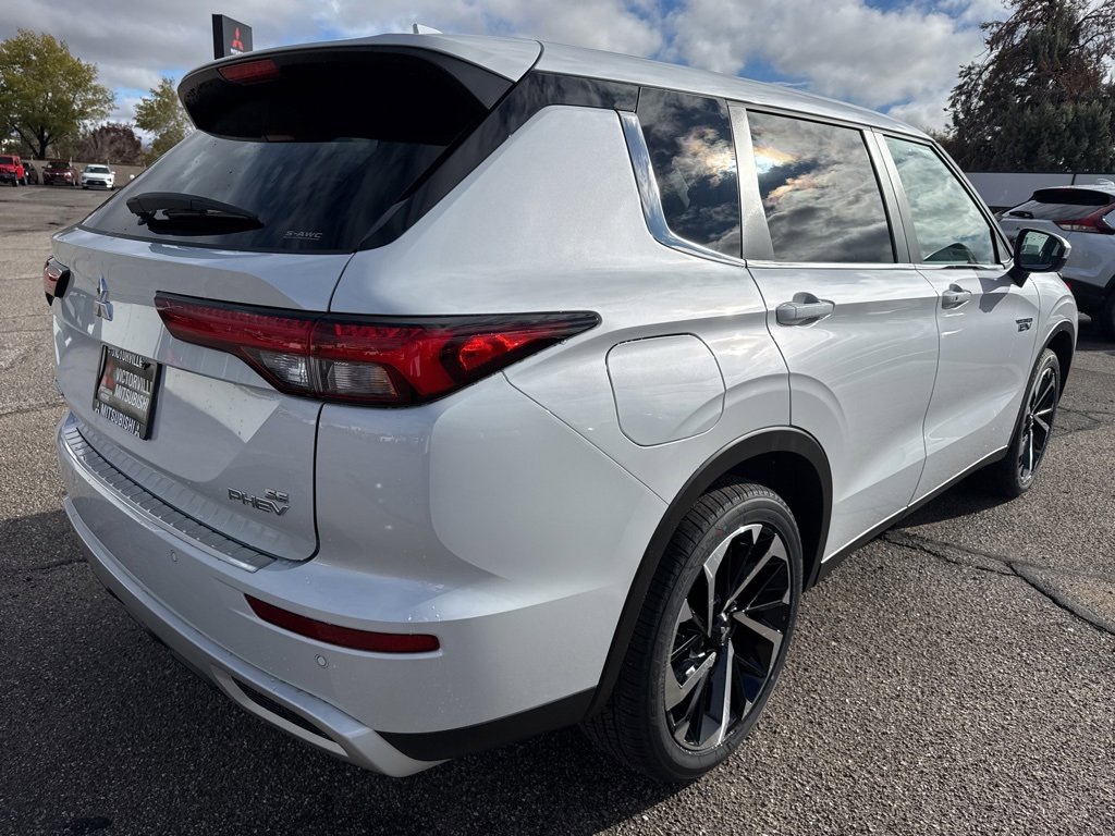 New 2025 Mitsubishi Outlander SE image 7
