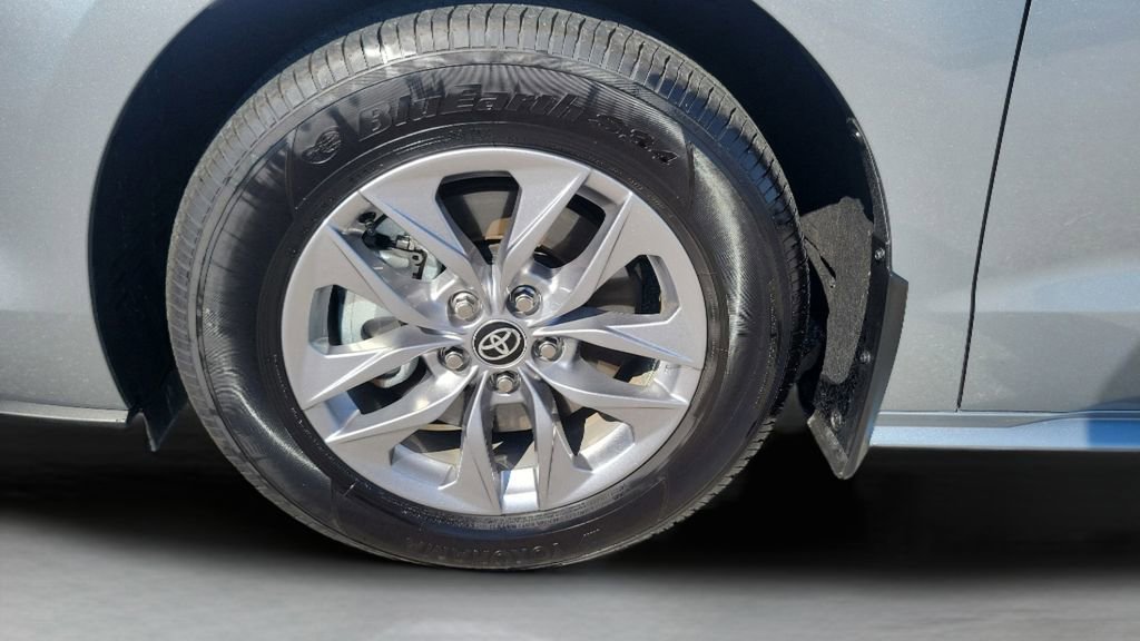 Certified 2025 Toyota Sienna XLE image 10