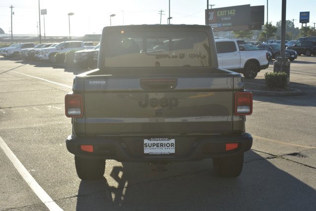 Used 2025 Jeep Gladiator Sport image 6