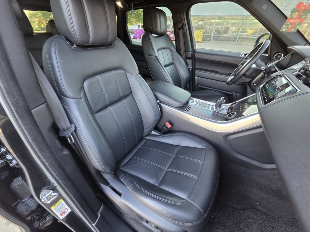 Used 2020 Land Rover Range Rover Sport SE AWD/4WD image 19