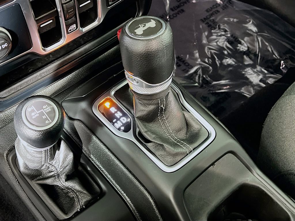 Used 2024 Jeep Wrangler Unlimited image 15
