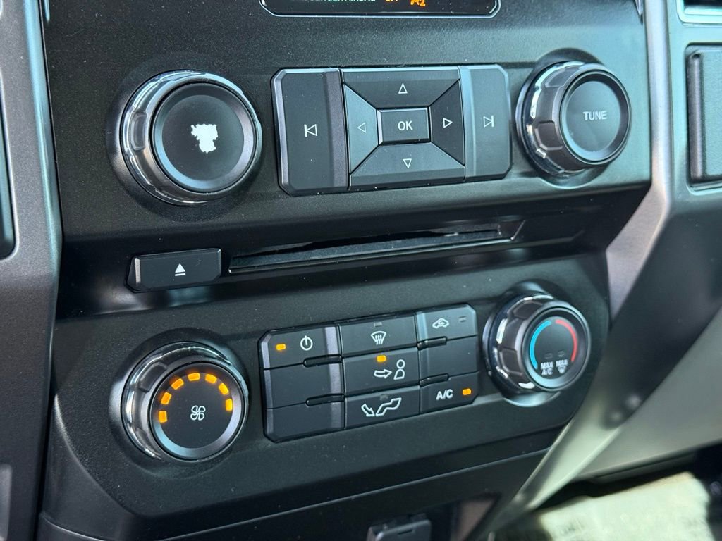 Used 2015 Ford F150 XLT w/ Trailer Tow Package image 9