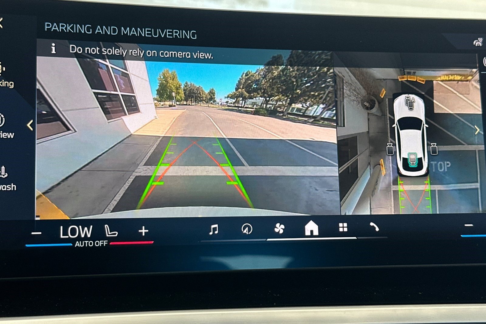 Certified 2024 BMW i4 eDrive35 w/ Parking Assistance Package RWD image 25