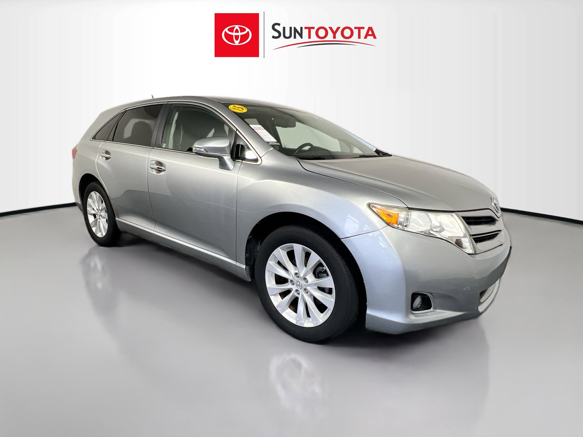 Used 2015 Toyota Venza XLE FWD image 1