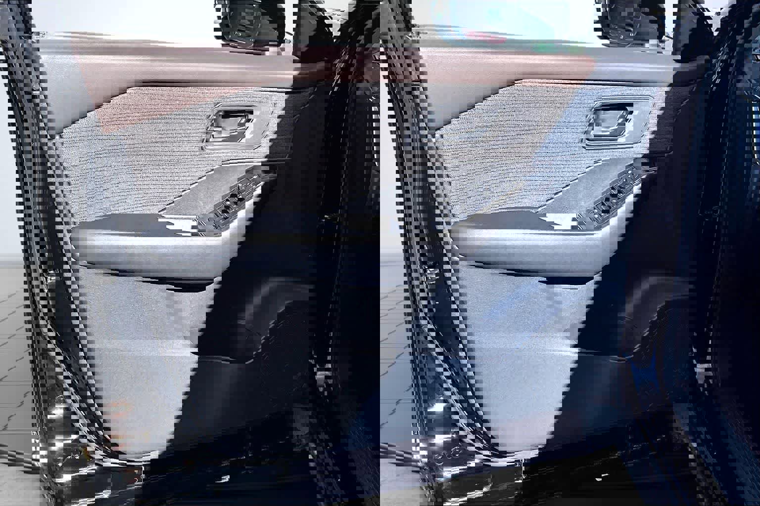 Used 2023 Nissan Rogue S image 28