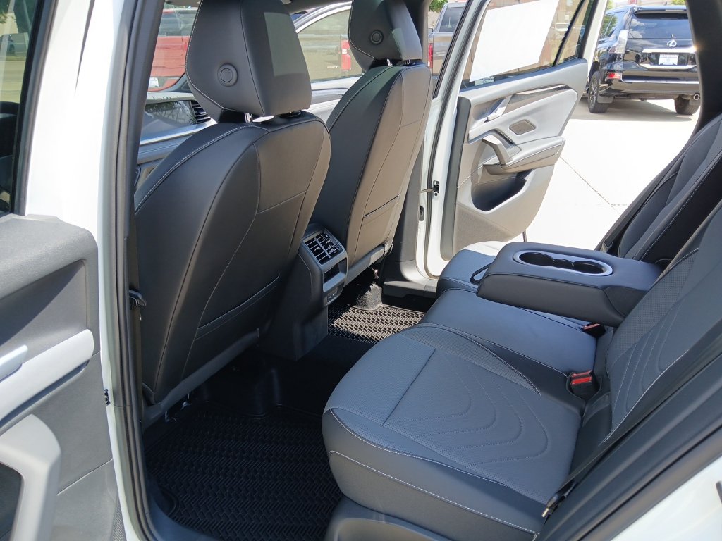New 2026 Volkswagen Tiguan SE R-Line FWD image 10