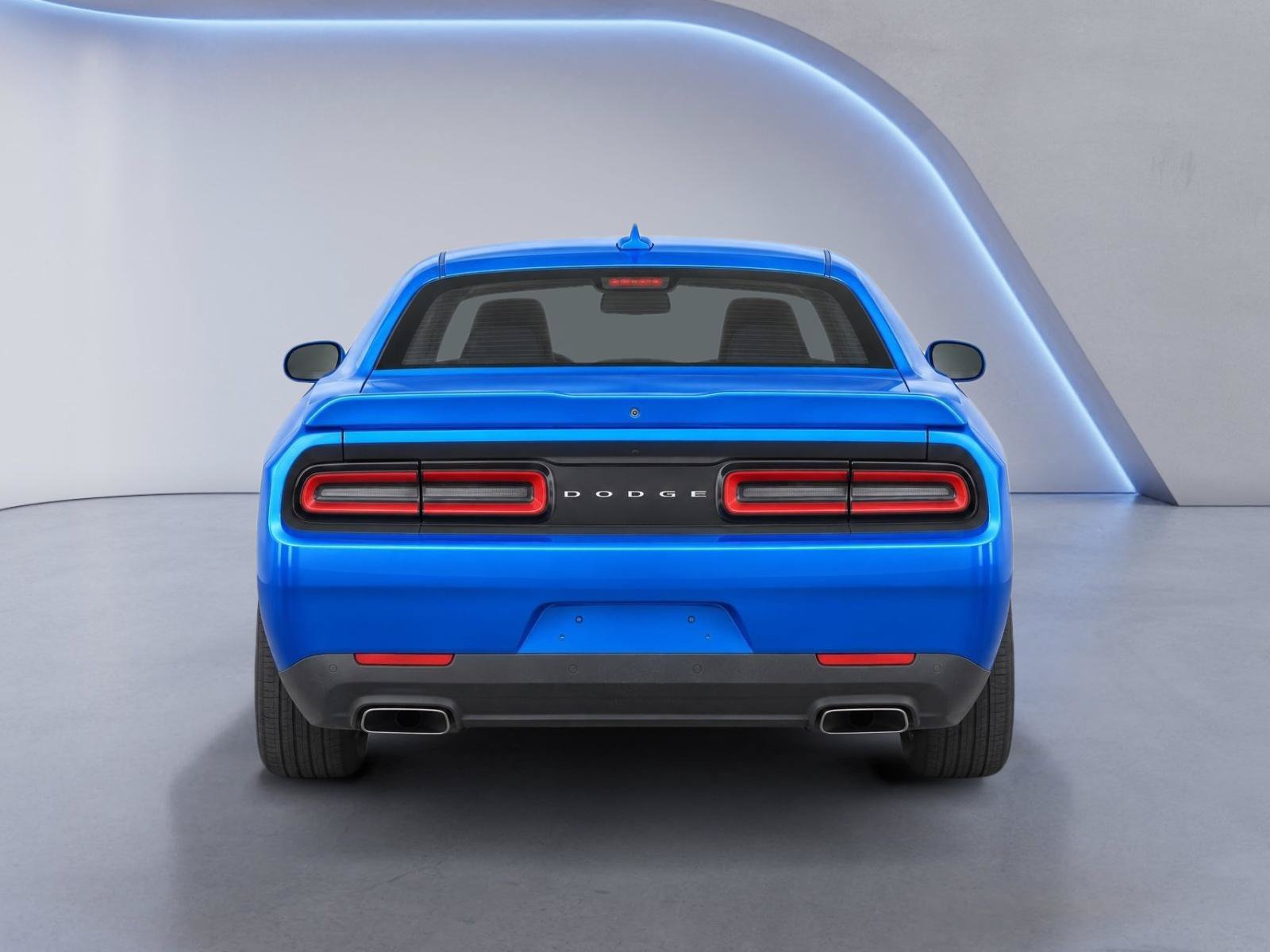 Used 2015 Dodge Challenger SXT Plus RWD image 6